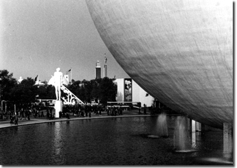 Trylon and Perisphere at night - Theme Center