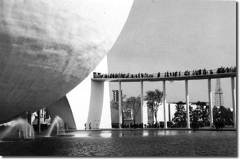 Trylon and Perisphere at night - Theme Center