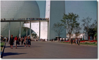 Trylon and Perisphere at night - Theme Center