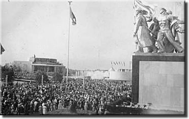 Statue In front of the U.S.S.R. Building 