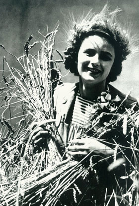 Eileen Stopher in the wheat field